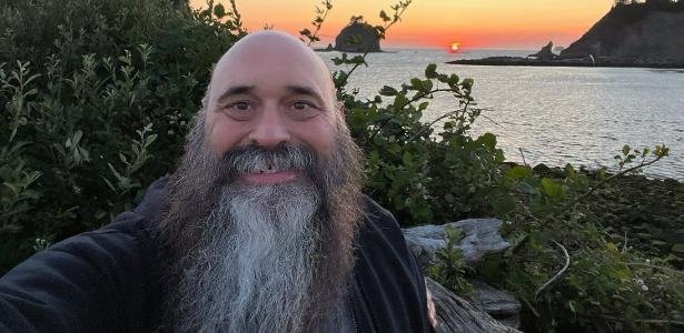 Ex-militar dos EUA escreve obituário bem-humorado, morre aos 51 e texto vira sensação online - Imagem do artigo