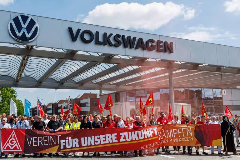 Volkswagen aprova plano que pode demitir até 100 mil funcionários em reestruturação recorde - Imagem do artigo original
