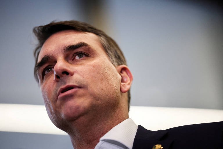 Documentos do STF revelam Flávio Bolsonaro como alvo do caso Master e viagens de diretores do BC bancadas por Vorcaro - Imagem do artigo original