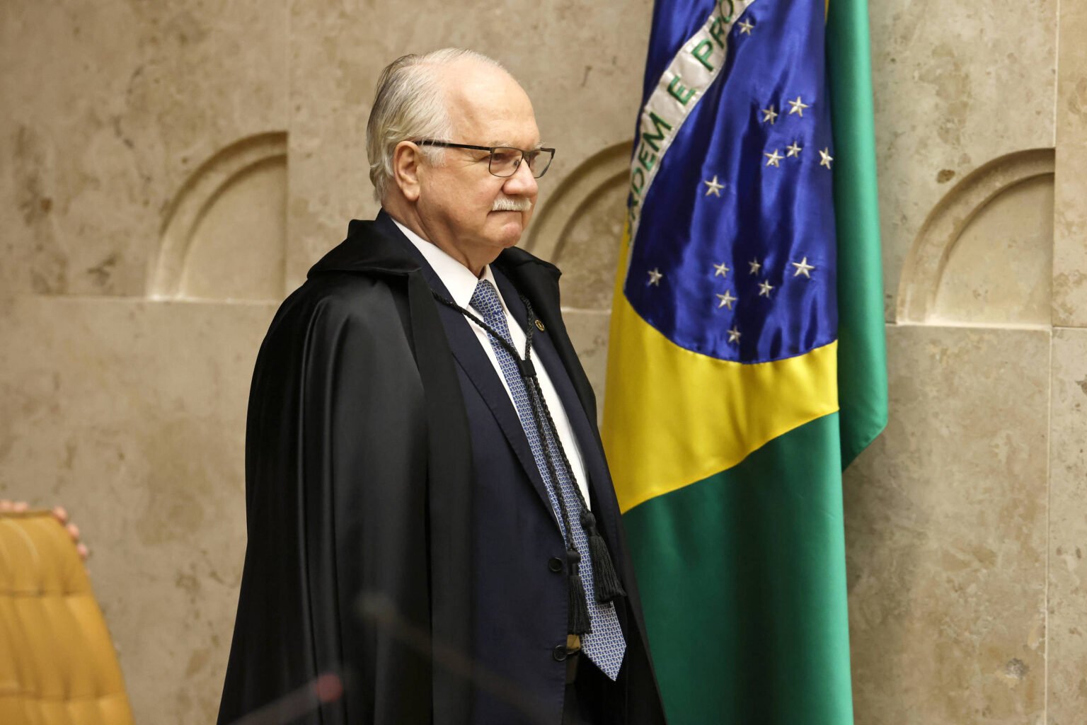 Troca de farpas e distração de Fachin marcam sessão do STF sobre relatório contra Moraes