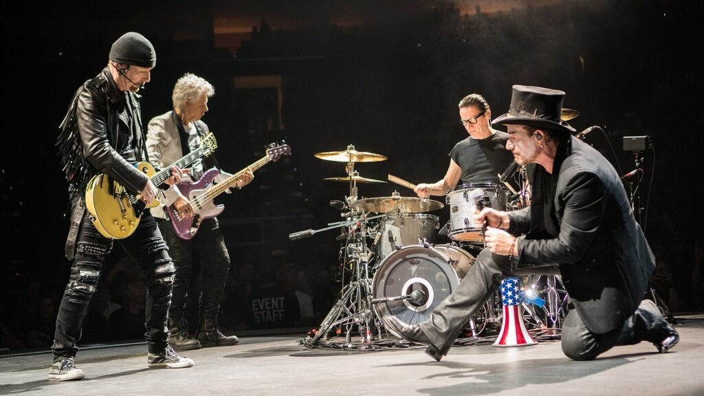U2 volta ao Brasil em 2027 com dois shows em SP; ingressos até R$ 3 mil U2 em show ao vivo