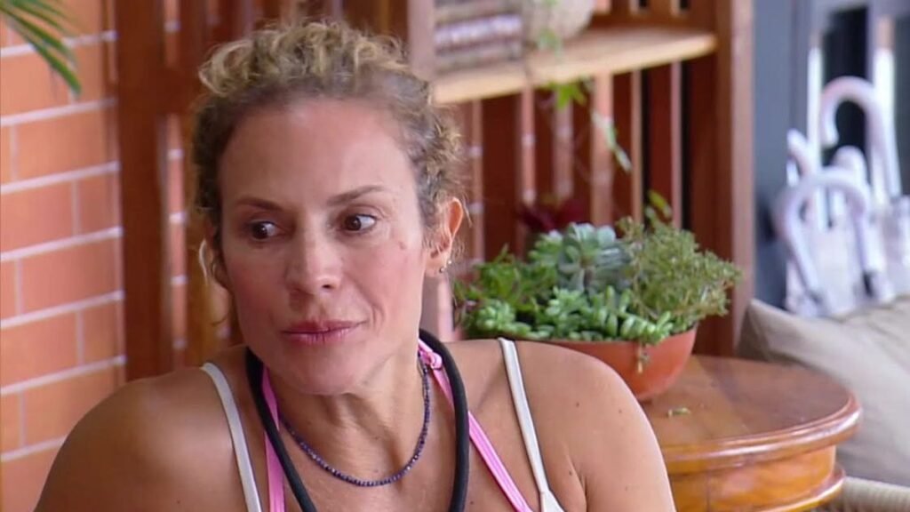 Maíra Charken conversa com Giovanna Gold sobre Darlin em A Fazenda 18